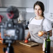 Influencer marketing vlogger food