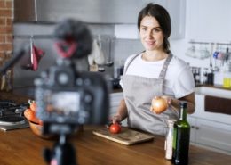 Influencer marketing vlogger food